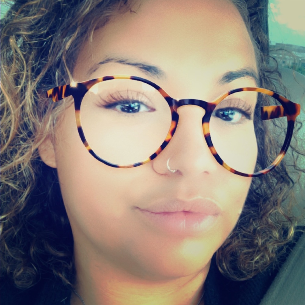 Meet your Posher, Cynthia